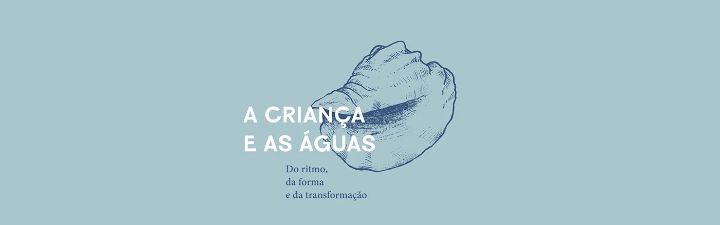 Capa azul-clara do livro A Criança e as Águas com uma concha desenhada